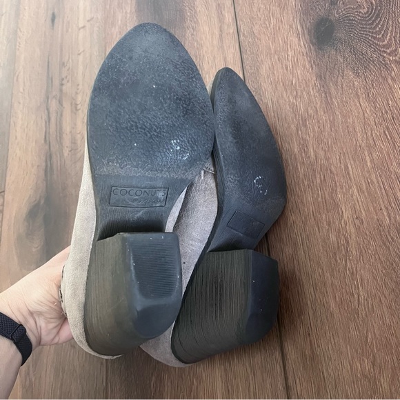 Coconuts by Matisse taupe pull on ankle boots, size 6M - Picture 8 of 9